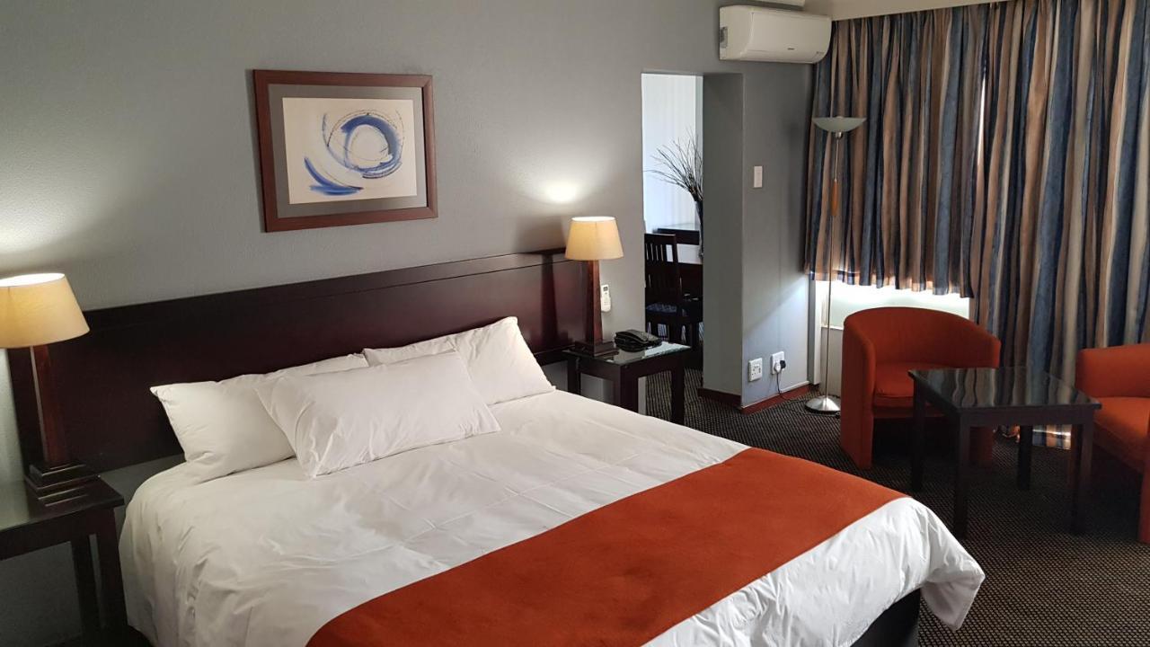 African Sky Ermelo Inn ภายนอก รูปภาพ