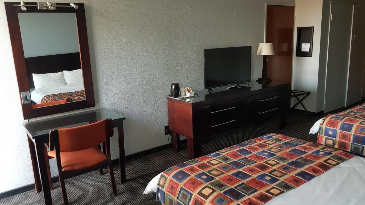 African Sky Ermelo Inn ภายนอก รูปภาพ